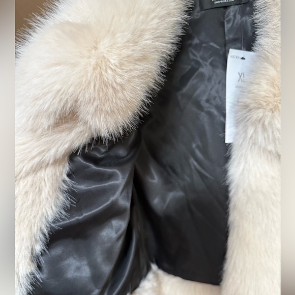 AKIRA NWT Stunning Cream Faux Fur Collared Cropped Lined Teddy Jacket (0723) - Picture 8 of 13